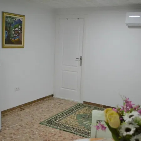 Orange Apartment *